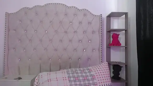 Abril Squirt online show from April 1, 1:23 pm