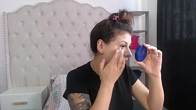 Abril Squirt online show from March 15, 6:37 pm