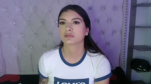 Snapshot of Abril_Squirt chatting on October 15, 8:06 pm Abril Squirt online show from October 15, 8:06 pm