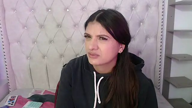 Abril Squirt online show from November 21, 10:31 pm