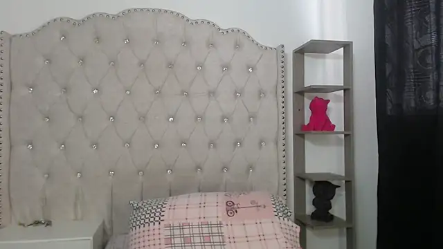 Abril Squirt online show from March 12, 8:35 pm