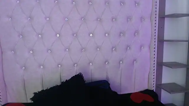 Snapshot of Abril_Squirt chatting on October 17, 7:59 pm Abril Squirt online show from October 17, 7:59 pm