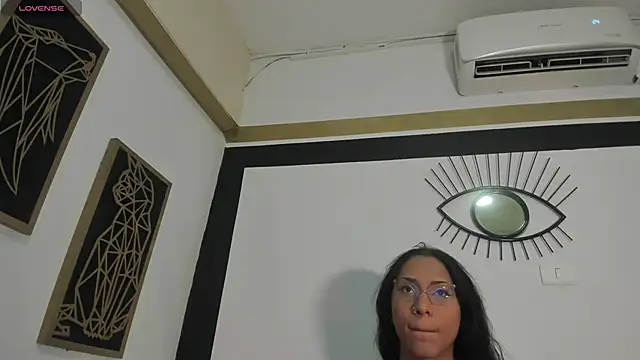 EmilyGomezLS online show from June 3, 11:33 am