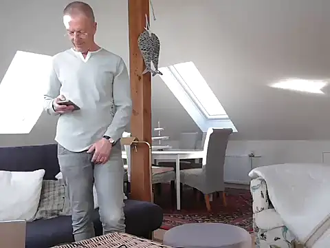 Snapshot of maxmueller321 chatting on February 19, 12:57 pm maxmueller321 online show from February 19, 12:57 pm