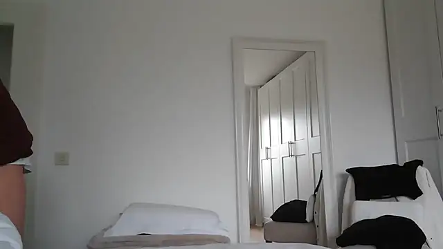 Snapshot of maxmueller321 chatting on January 5, 9:37 am maxmueller321 online show from January 5, 9:37 am