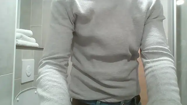 Snapshot of maxmueller321 chatting on January 8, 2:01 pm maxmueller321 online show from January 8, 2:01 pm