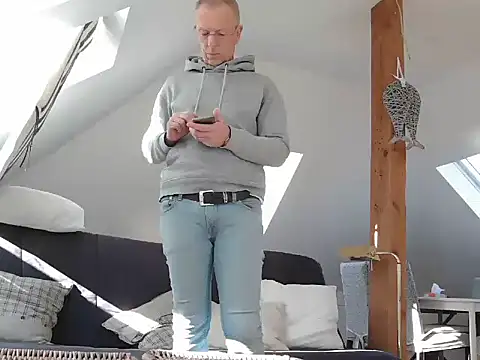 maxmueller321 online show from March 18, 9:12 am