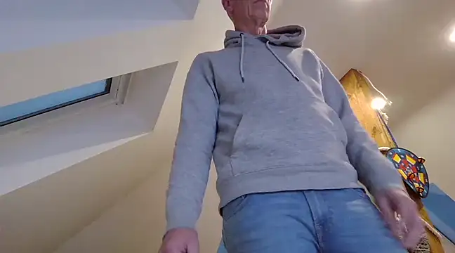 Snapshot of maxmueller321 chatting on December 7, 3:14 pm maxmueller321 online show from December 7, 3:14 pm