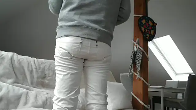 Snapshot of maxmueller321 chatting on December 4, 9:34 am maxmueller321 online show from December 4, 9:34 am