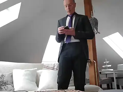 Snapshot of maxmueller321 chatting on February 12, 12:38 pm maxmueller321 online show from February 12, 12:38 pm