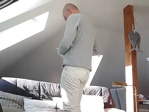 maxmueller321 online show from March 4, 9:28 am