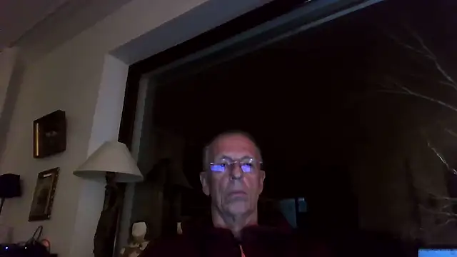 Snapshot of maxmueller321 chatting on December 2, 8:06 pm maxmueller321 online show from December 2, 8:06 pm