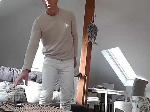 Snapshot of maxmueller321 chatting on March 1, 8:58 am maxmueller321 online show from March 1, 8:58 am