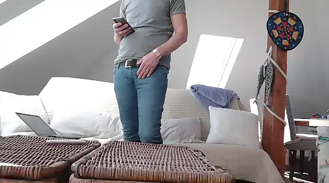 Snapshot of maxmueller321 chatting on March 19, 1:18 pm maxmueller321 online show from March 19, 1:18 pm