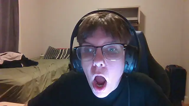 KaliSnow199623 online show from October 23, 4:22 am