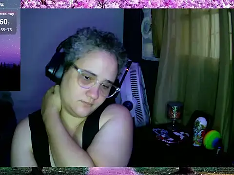 Snapshot of lolalicious_758 chatting on September 19, 11:36 am lolalicious 758 online show from September 19, 11:36 am