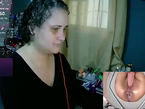 Snapshot of lolalicious_758 chatting on May 19, 9:11 pm lolalicious 758 online show from May 19, 9:11 pm
