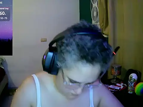 Snapshot of lolalicious_758 chatting on September 16, 12:44 am lolalicious 758 online show from September 16, 12:44 am