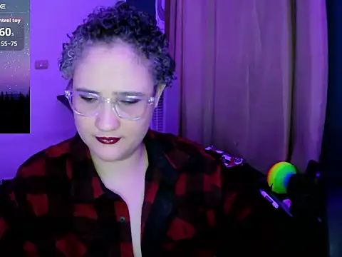 Snapshot of lolalicious_758 chatting on October 26, 11:16 pm lolalicious 758 online show from October 26, 11:16 pm