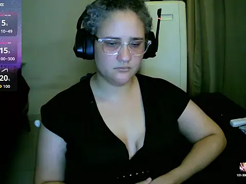 Snapshot of lolalicious_758 chatting on September 12, 12:22 am lolalicious 758 online show from September 12, 12:22 am