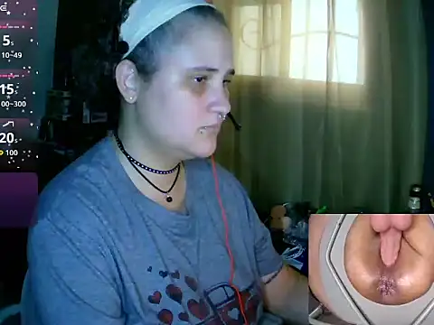 Snapshot of lolalicious_758 chatting on May 18, 9:30 pm lolalicious 758 online show from May 18, 9:30 pm