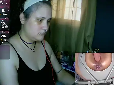 Snapshot of lolalicious_758 chatting on May 25, 7:34 pm lolalicious 758 online show from May 25, 7:34 pm