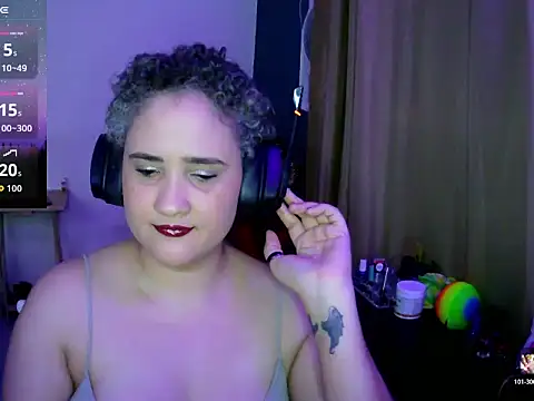 Snapshot of lolalicious_758 chatting on November 16, 3:55 am lolalicious 758 online show from November 16, 3:55 am