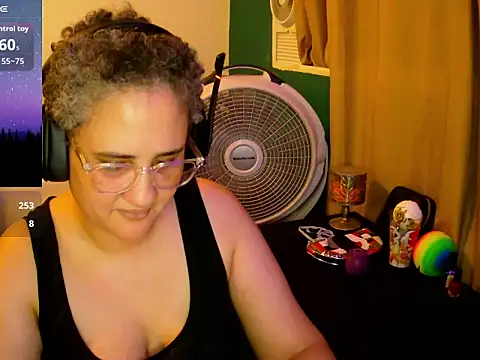 Snapshot of lolalicious_758 chatting on September 19, 11:42 pm lolalicious 758 online show from September 19, 11:42 pm