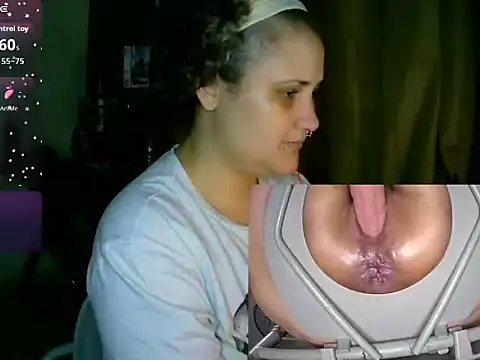 Snapshot of lolalicious_758 chatting on May 22, 12:41 am lolalicious 758 online show from May 22, 12:41 am