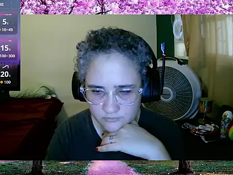 Snapshot of lolalicious_758 chatting on September 17, 6:21 pm lolalicious 758 online show from September 17, 6:21 pm