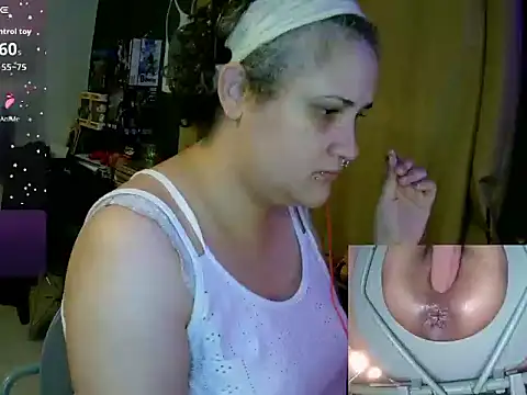 Snapshot of lolalicious_758 chatting on May 25, 2:44 am lolalicious 758 online show from May 25, 2:44 am
