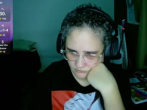 Snapshot of lolalicious_758 chatting on October 3, 11:06 pm lolalicious 758 online show from October 3, 11:06 pm