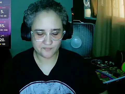 Snapshot of lolalicious_758 chatting on October 6, 6:08 pm lolalicious 758 online show from October 6, 6:08 pm