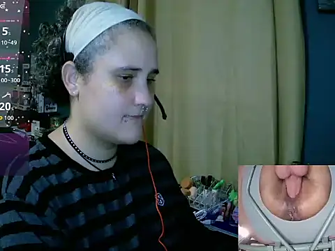 Snapshot of lolalicious_758 chatting on May 17, 10:54 pm lolalicious 758 online show from May 17, 10:54 pm