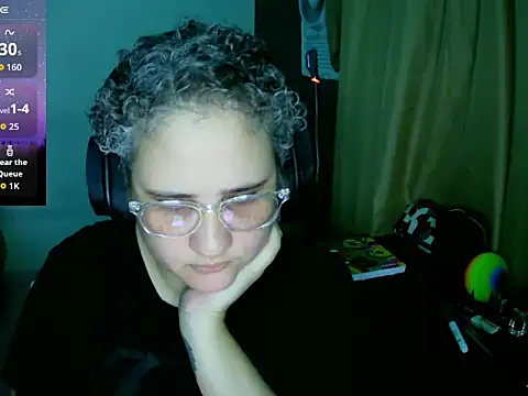 Snapshot of lolalicious_758 chatting on October 11, 2:01 am lolalicious 758 online show from October 11, 2:01 am