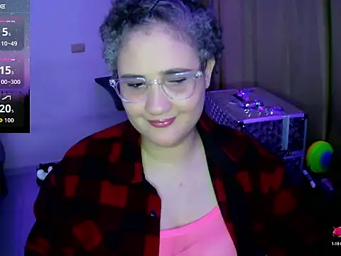 Snapshot of lolalicious_758 chatting on October 27, 10:54 pm lolalicious 758 online show from October 27, 10:54 pm