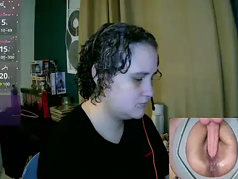 Snapshot of lolalicious_758 chatting on May 13, 11:56 pm lolalicious 758 online show from May 13, 11:56 pm