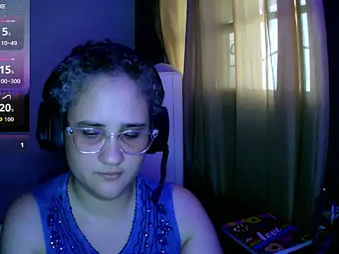 Snapshot of lolalicious_758 chatting on September 10, 9:47 pm lolalicious 758 online show from September 10, 9:47 pm