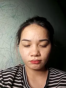 Ngoc-Trinh online show from October 25, 4:40 pm