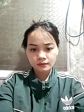 Ngoc-Trinh online show from March 9, 2:15 am
