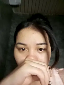 Ngoc-Trinh online show from March 26, 4:49 pm