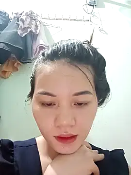 Ngoc-Trinh online show from October 22, 9:46 pm