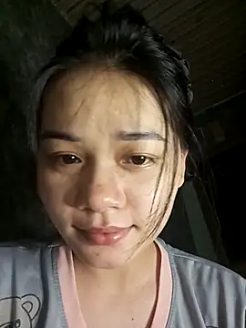 Ngoc-Trinh online show from April 25, 5:10 pm