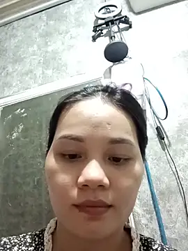 Snapshot of Ngoc-Trinh chatting on July 20, 3:03 pm Ngoc-Trinh online show from July 20, 3:03 pm