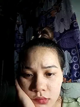 Ngoc-Trinh online show from December 4, 3:15 pm