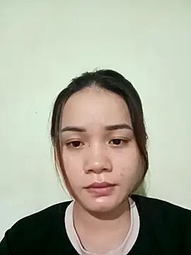 Ngoc-Trinh online show from November 23, 4:28 pm