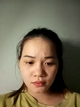 Ngoc-Trinh online show from December 5, 3:01 pm