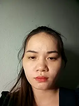 Ngoc-Trinh online show from December 7, 3:47 pm