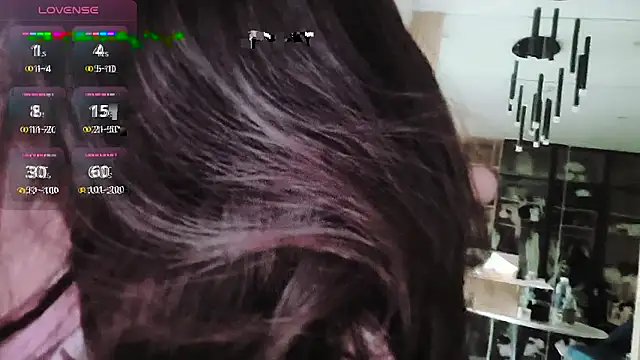 Snapshot of TuyetNhi2k6 chatting on February 26, 12:20 am TuyetNhi2k6 online show from February 26, 12:20 am