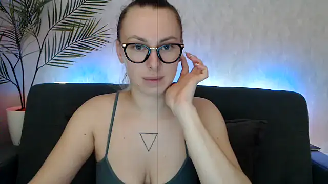 Snapshot of _Leslyy_Solo_1 chatting on October 9, 6:30 pm Leslyy Solo 1 online show from October 9, 6:30 pm
